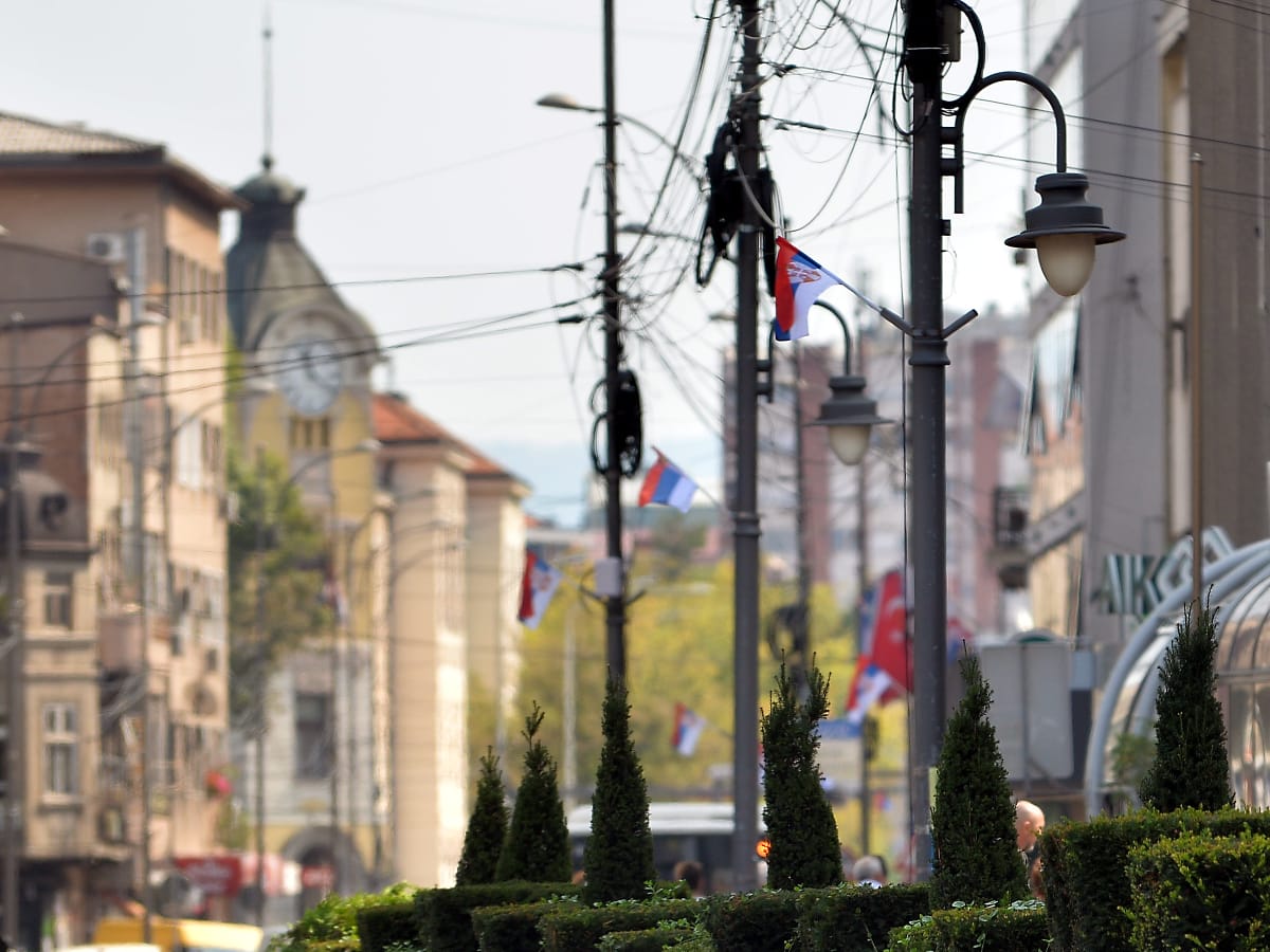 Niš obeležava Dan srpskog jedinstva postavljanjem zastava, niški naprednjaci povorkom vozila 1 zastave foto Vanja Keser