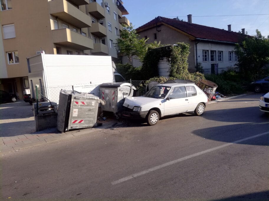 JKP Mediana: Premešteni kontejneri koji su zauzimali trotoar u Stanoja Bunuševca 1 KOntejneri Stanoja Bunusevca foto citalac