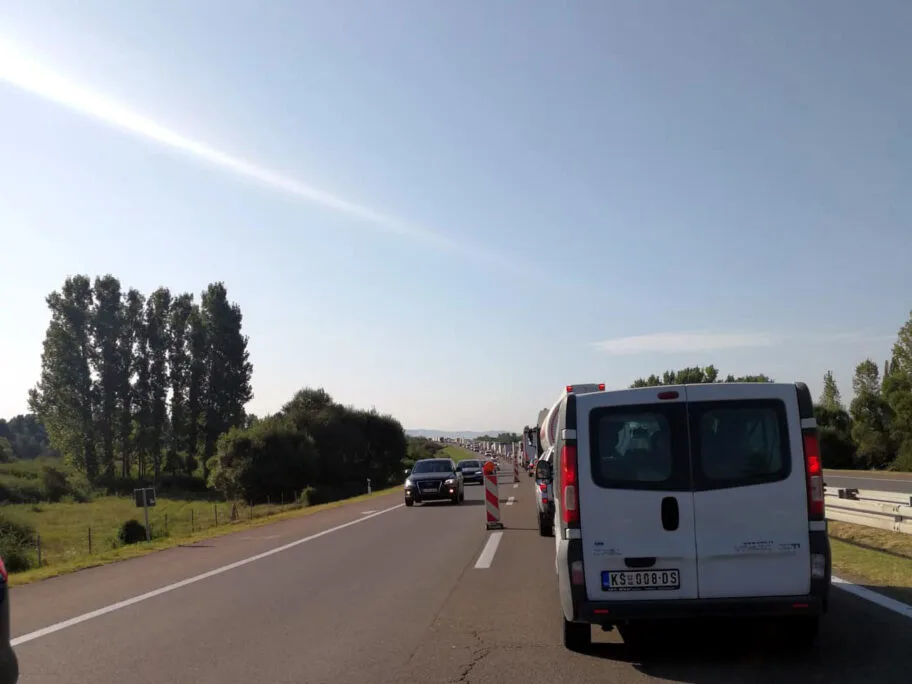 Zastoj autp put Nis Beograd foto Nenad Malezic