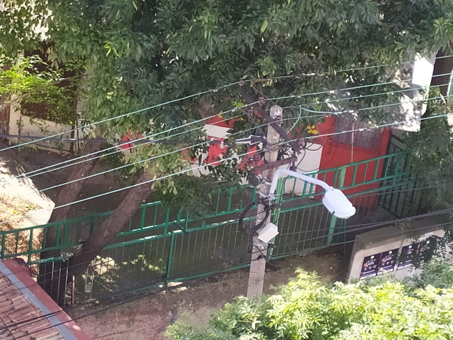 "Parking servis" nakon pitanja novinara menja sijalice u Francuskoj ulici i na Trgu učitelja Tase 1 Bandera ilustracija foto Juzne vesti Milica Jovanovic scaled