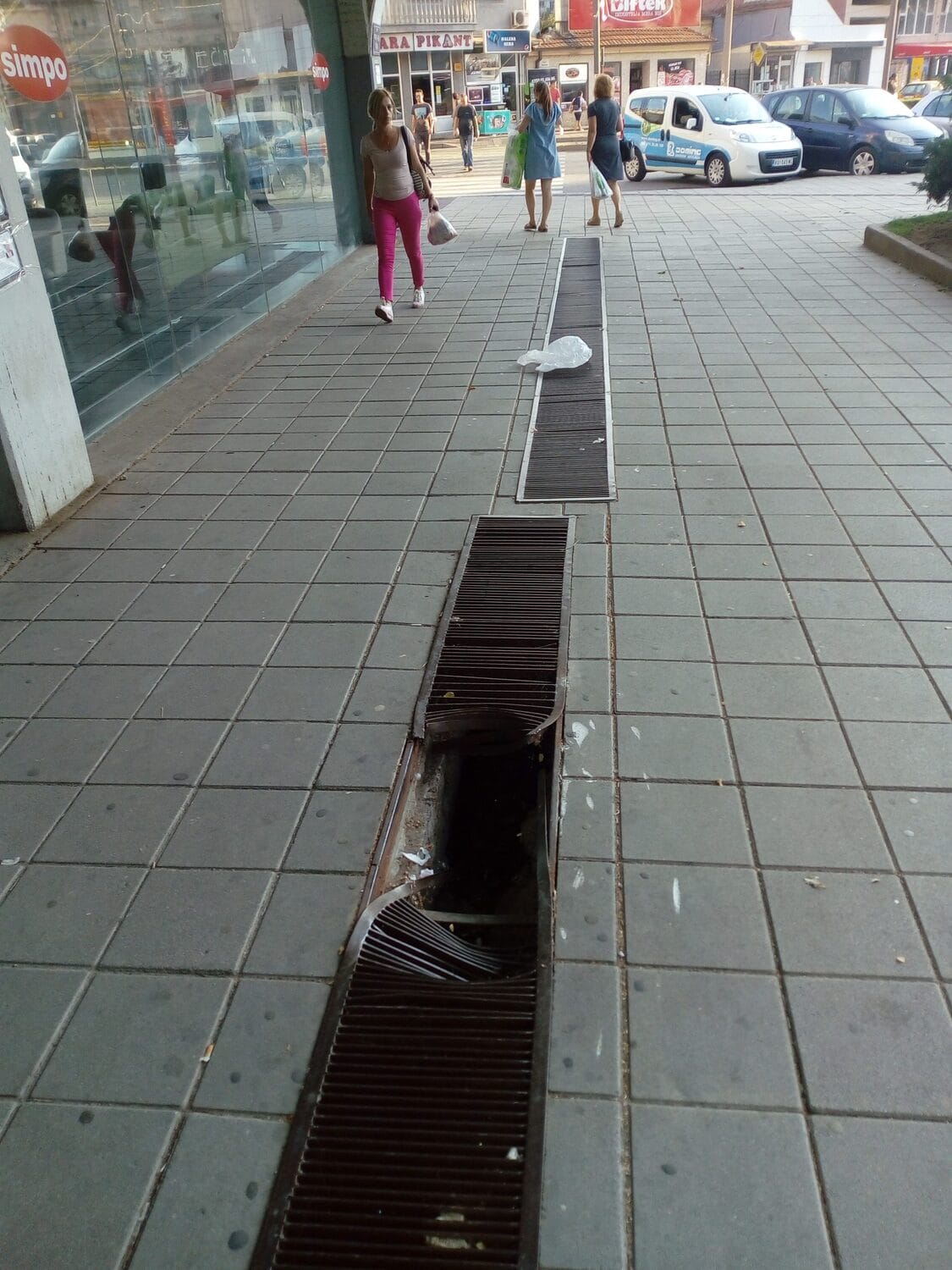 Resetkasti slivnik rupa Trg patrijarha Pavla foto citalac scaled