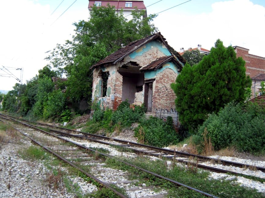 Kucica kraj pruge 1 foto citalac Prijavi problem