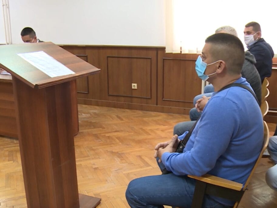 vojni sud foto printskrin