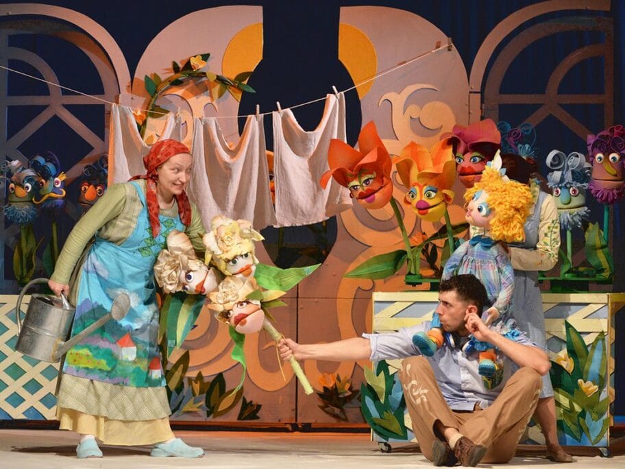 Cvece male Ide foto Pozoriste lutaka Nis