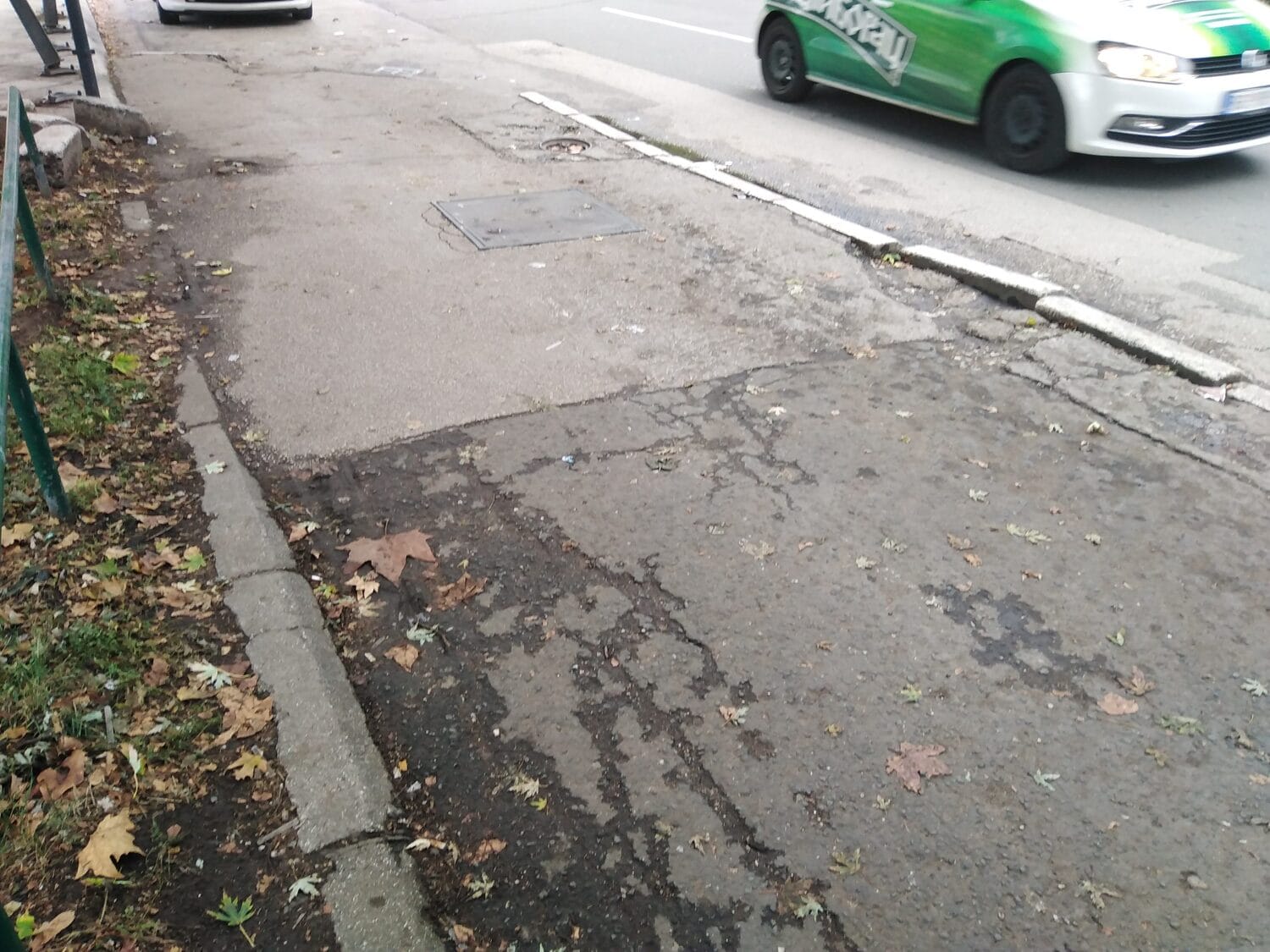 Trotoar taksi stajaliste park Svetog Save foto Juzne vesti Vanja Keser scaled