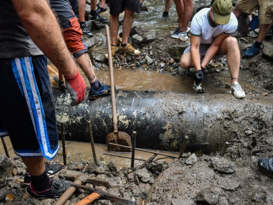 RERI: Sud nije ocenio nezakonitim vađenje cevi za MHE u Rakiti, odluka samo proceduralna 11 Vadjenje cevi Rakita foto Vanja Keser