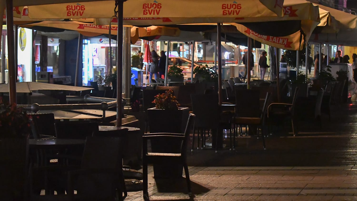 Obrenovićeva ulica Niš noću prazan kafići bašte