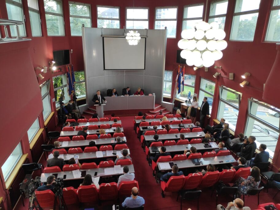 Na dnevnom redu izveštaji o radu, Perišić i Jovanović o privatnoj imovini, izazvali prekid sednice Skupštine 16 Peta sednica Skuptine foto JV JA scaled