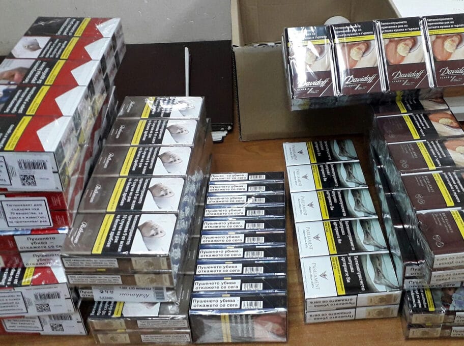 Na Gradini uhvaćeni sa punim koferima cigareta 19 neprijavljeni boksovi cigareta na Gradini