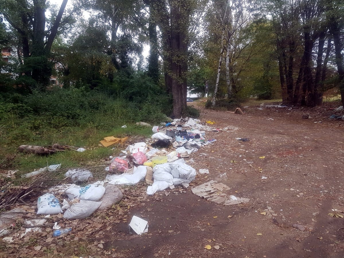 Djubre preko puta Medicinske foto citalac Prijavi problem