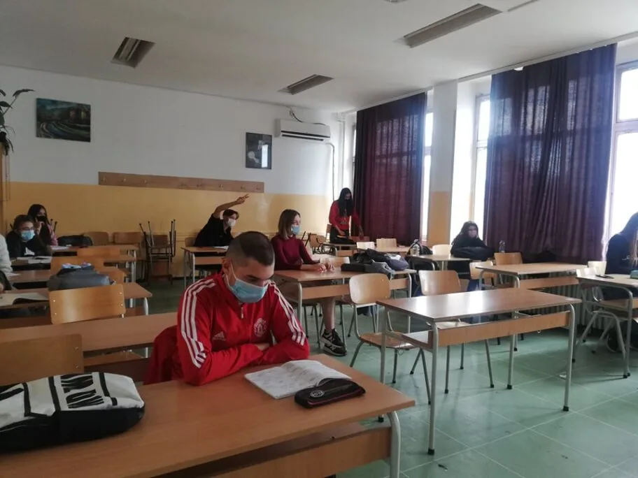 Škole u Nišu čekaju odobrenje Kriznog štaba za organizovanje matura, neke odustale od proslave 2 uceici fotoT T