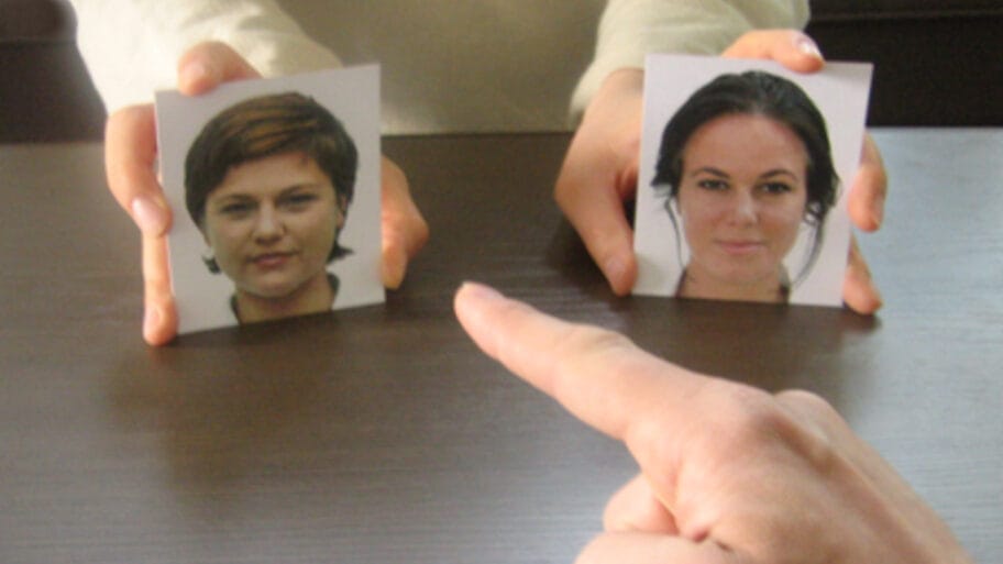 114702892 2x2choiceblindnessc