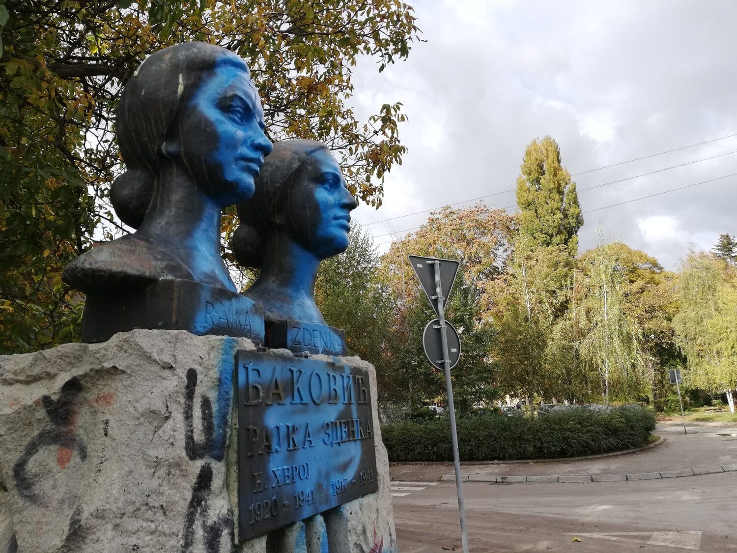 spomenik; uništen ;foto; T.T.