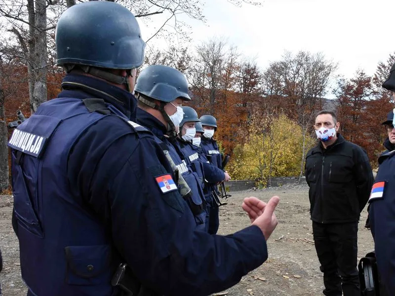 Nepoznati napadači pucali na policajce u kopnenoj zoni bezbednosti kod Kuršumlije 14 7