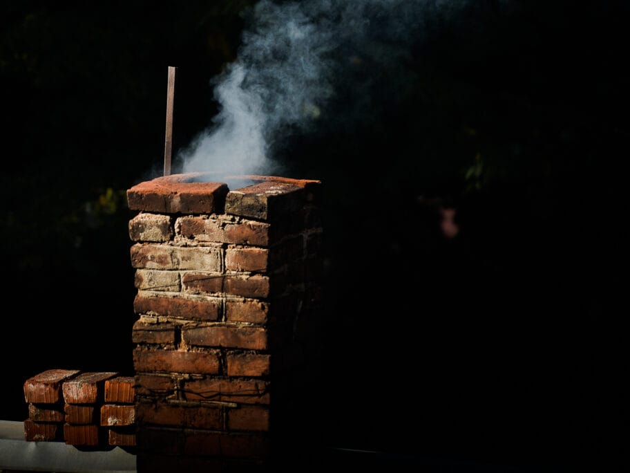 Na hitnoj sednici niškog parlamenta i o subvencijama za građane za zamenu kotlova 11 Zagadjenje dimnjak Nis oktobar 2020 foto Juzne vesti Vanja Keser3