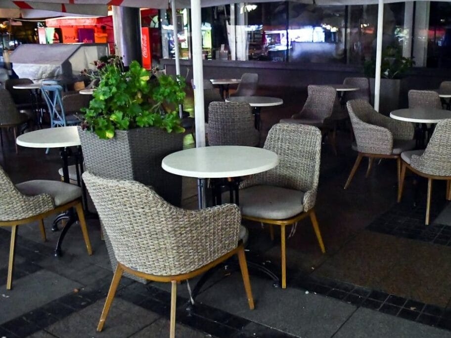 Kafici prazni vece foto Vanja Keser