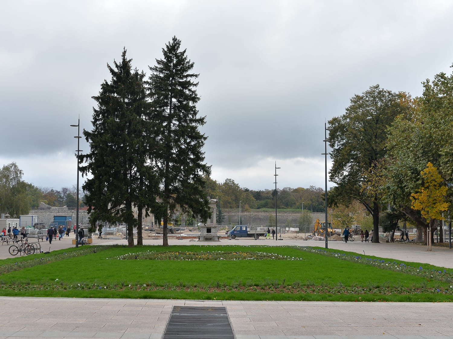 Detalji novog niškog Trga - jelke će biti posečene, možda i deo drvoreda kod parkinga, most bez stakla 1 VAK 0898