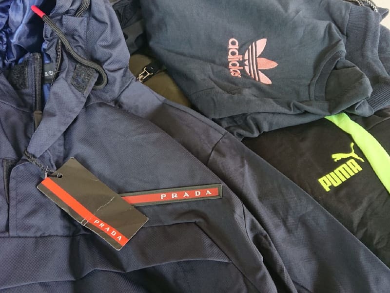 Na Gradini sprečeno krijumčarenje oko 100 markiranih odevnih predmeta 5 Krijumcarenje garderobe 1