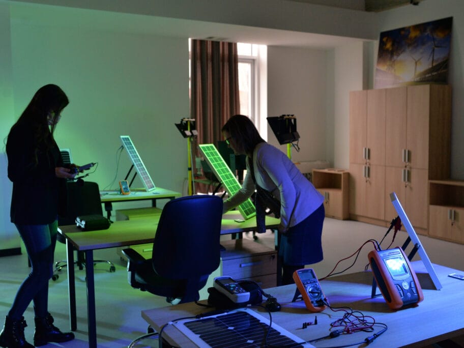 Otvorena laboratorijska lamela niškog NTP-a namenjena istraživačima i privrednicima 2 laboratorija2 ntp foto vkeser