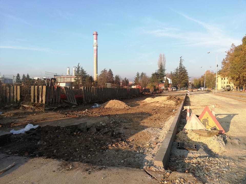 Građani predali peticiju Sotirovski, traže da se ne ukida parking pored budućeg tržnog centra "Delta planet" 1 parkingfoto T T