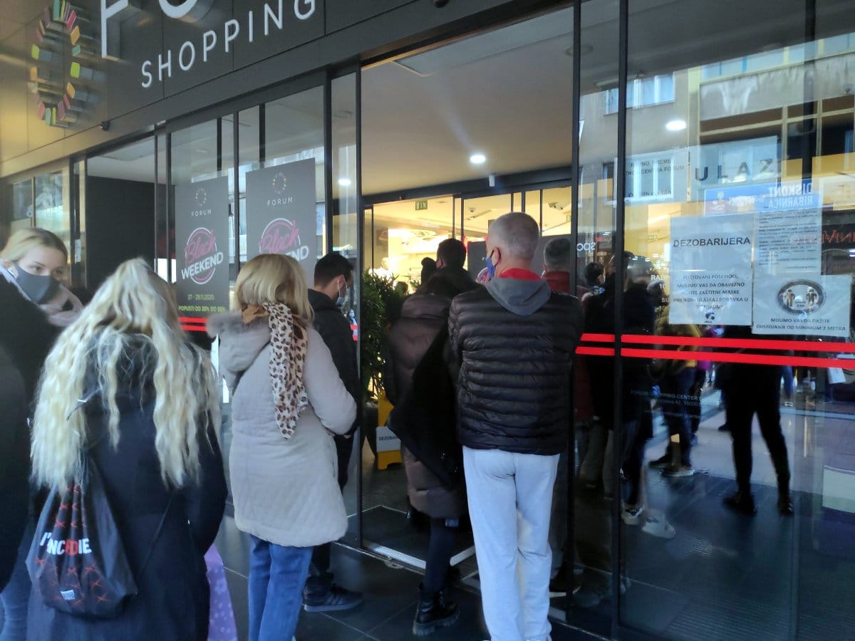 Gužve za crni petak4; foto: JV-J. Adamović