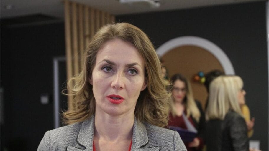 112977233 32205382 b