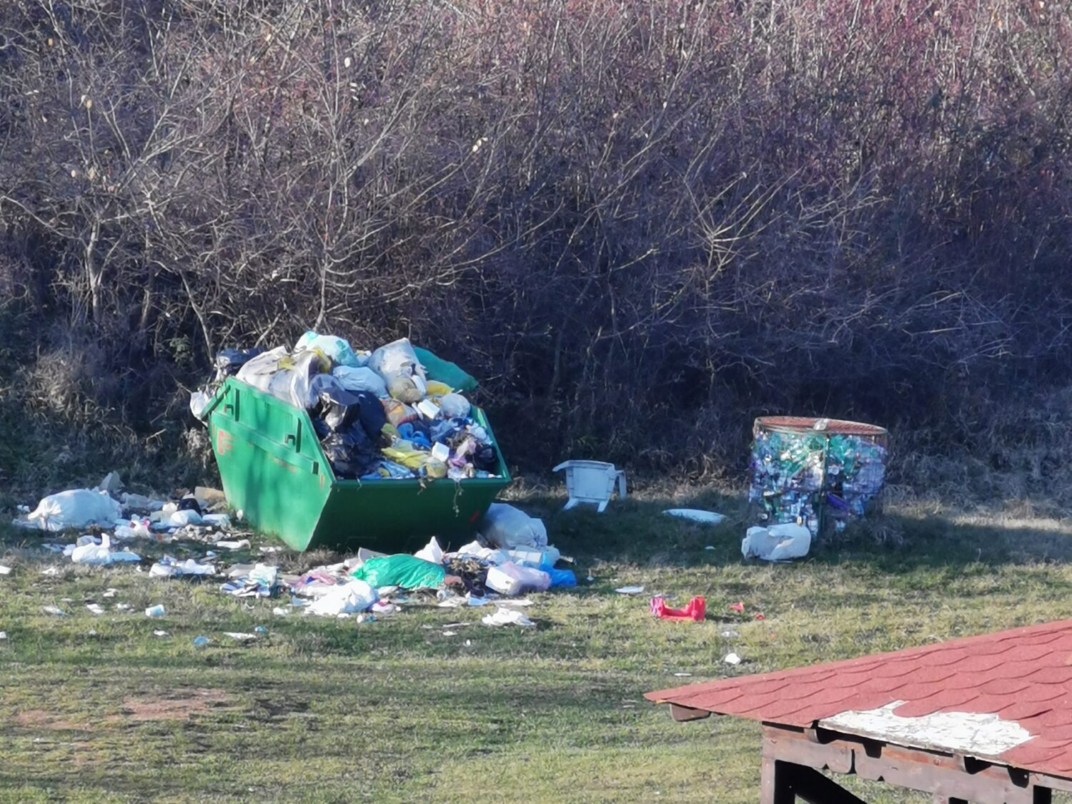 Građani prijavljuju razbacano smeće i deponije u Nišu, iz "Mediane" tvrde da rešavaju probleme 1 dabilo smece foto citalac 1 scaled