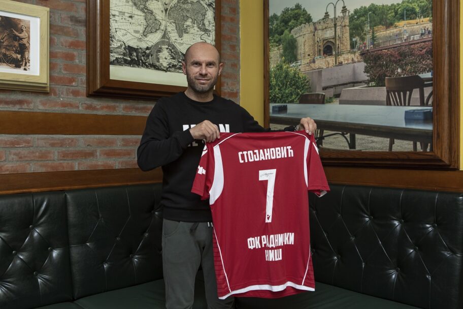 Potpisani dres Saše Stojanovića Cakija na licitaciji, u planu nove aukcije, a novac ide za niške inicijative 1 Sasa Caki Stojanovic foto LFN