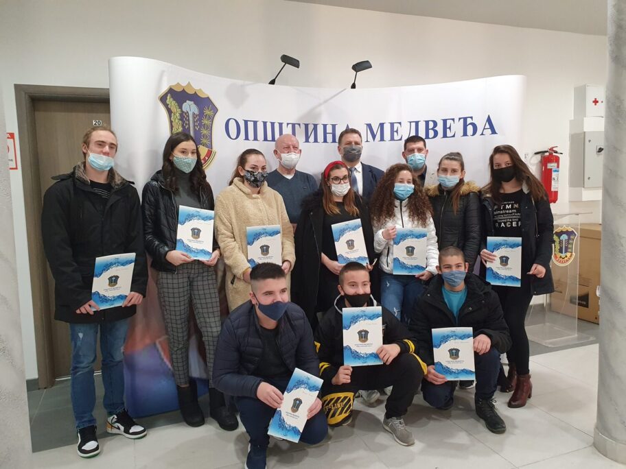 Stipendije za 60 srednjoškolaca iz Medveđe 19 stipendije scaled