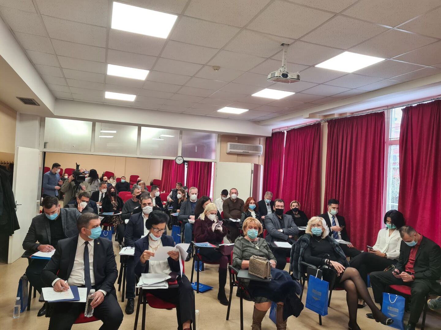 sednica medijana foto OM