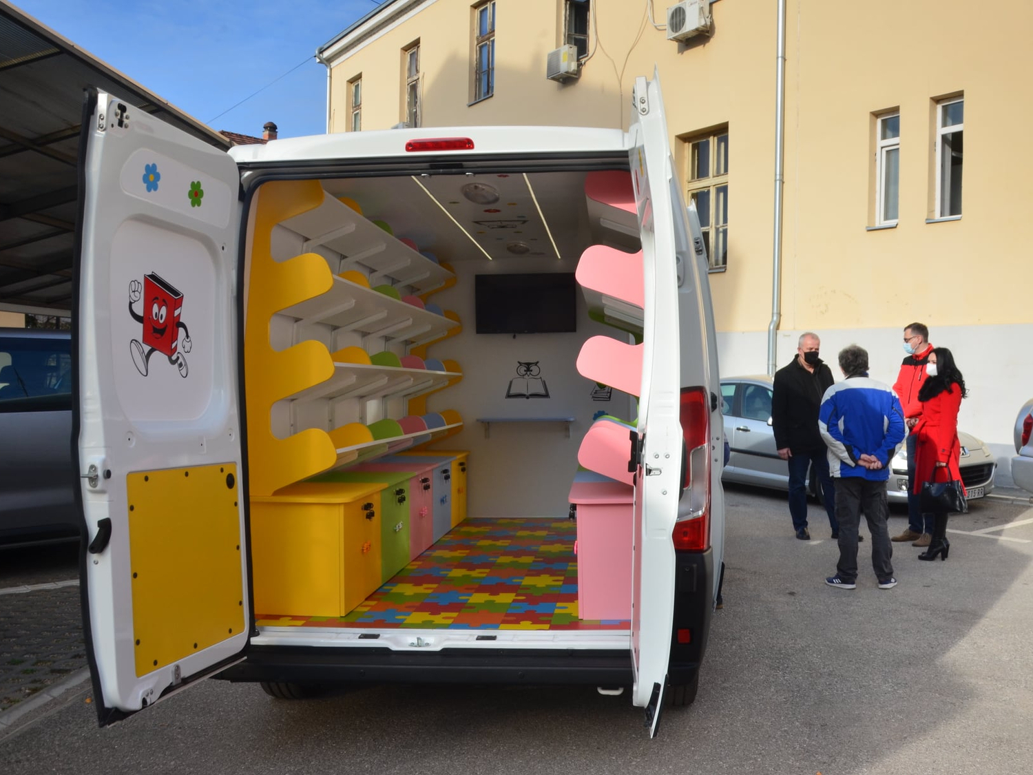 Aleksinac dobio novi bibliobus 1 132543105 6098073240227794 4660736757871559791 o 1