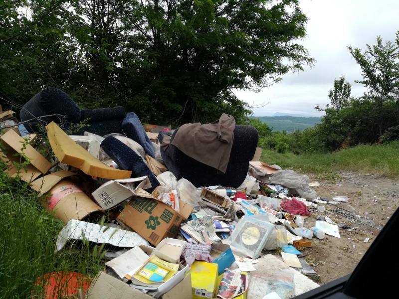 Divlja-deponija1-foto-citalac-Prijavi-problem