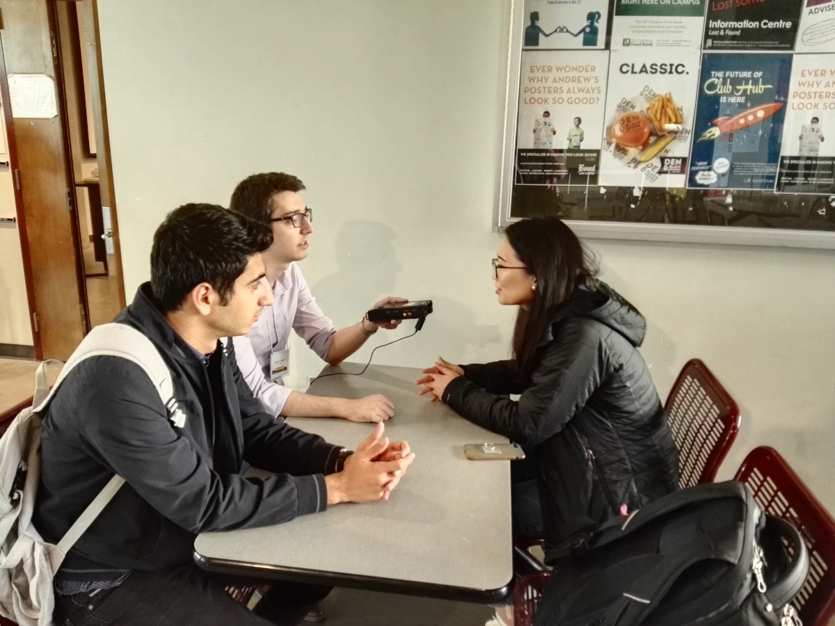 Intervjuisanje_za_podkast_jednog_od_učesnika_na_konferenciji; foto: privatna arhiva