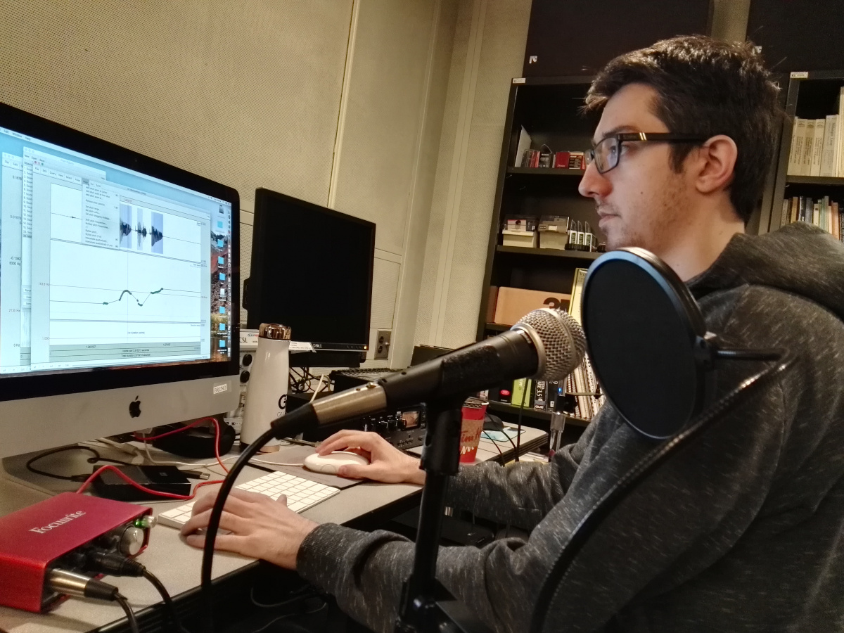 Istraživanje_u_akustičnoj_sobi_fonetske_laboratorije; foto: privatna arhiva