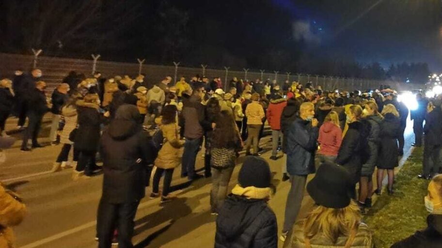 Niš na nogama: „Počeli su da nas kose i po trotoarima": 19 116399273 nisprotest1