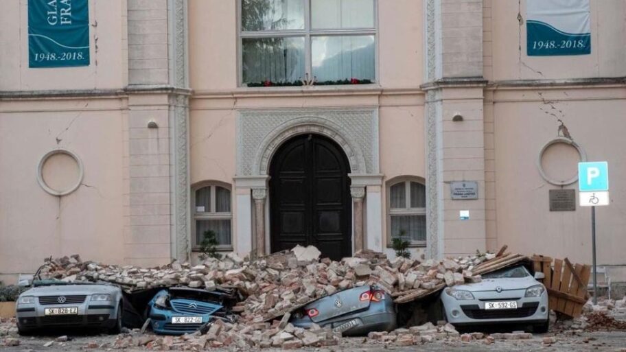 Hrvatska i zemljotres: Tlo se i dalje trese, ali životinje i domaćinstva ne napuštaju oni koji od njih žive 16 116353034 sisak7