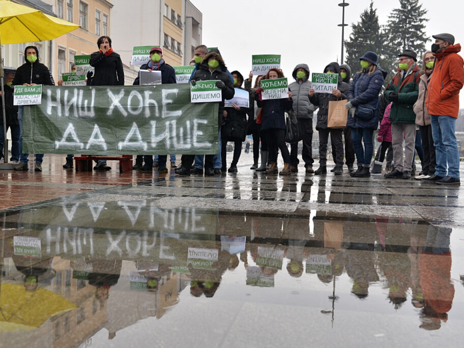 Sa protesta poslate poruke nadležnima - da Niš ima bezbedniji saobraćaj i čistiji vazduh 15 VAK 4484 1