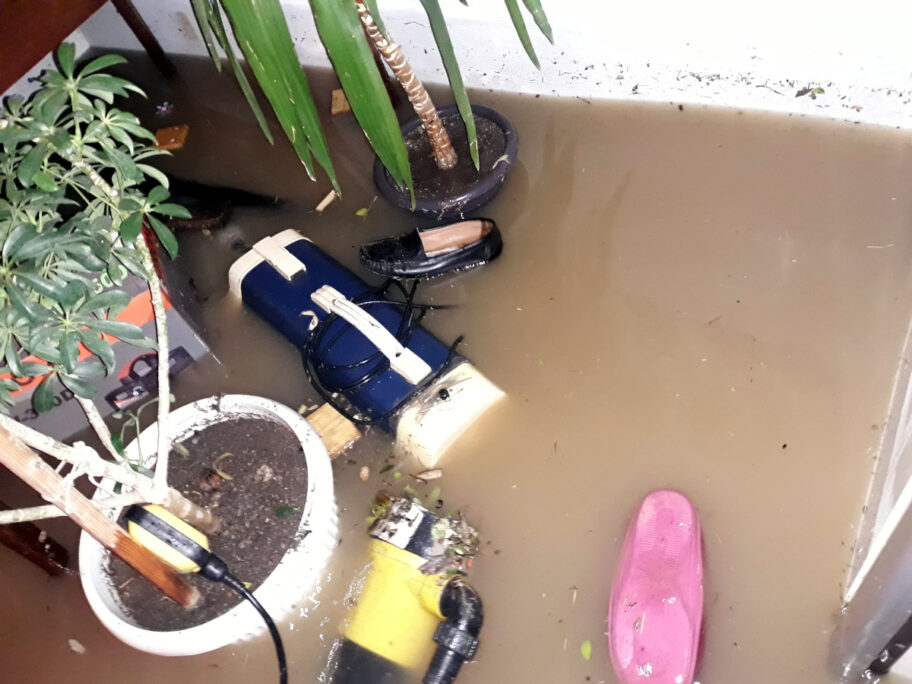 Više poplavljenih kuća u Žitorađi, meštani kažu zbog nezavršene kanalizacije 17 Poplava kuce Zitoradja 1 foto Ivan Antanaskovic