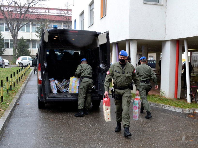 Žandarmi paketici2; foto: KC Niš