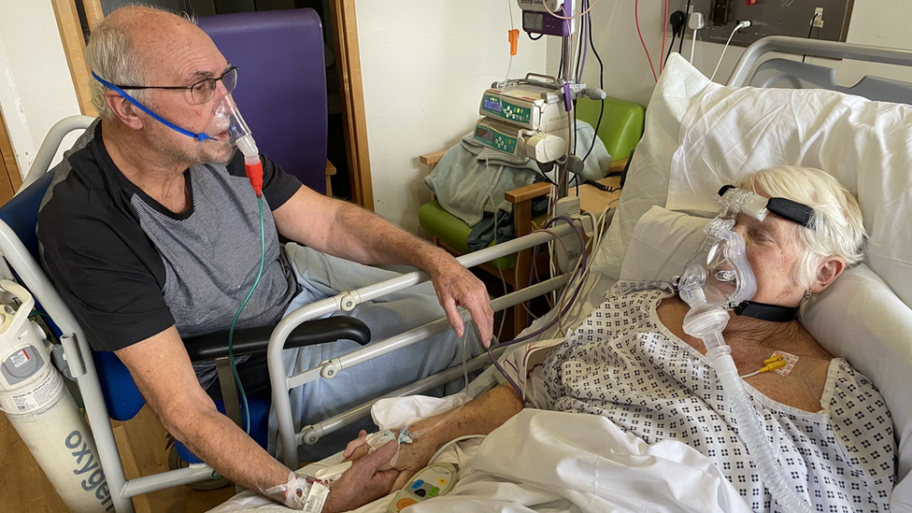Korona virus i smrt: Emotivan oproštajni susret bračnog para u bolnici 2 116514157 parents