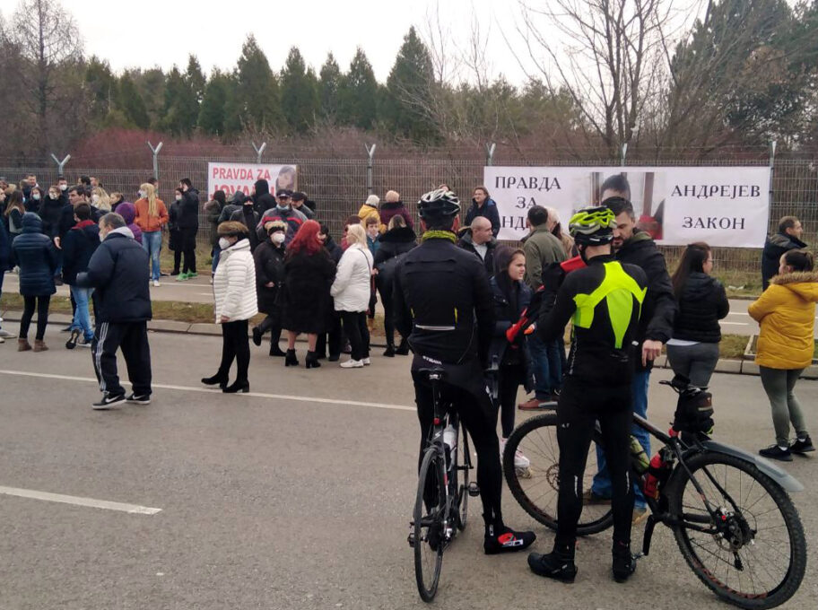 Nišlije se opet okupile na mestu nesreće, protestom traže strože kazne za saobraćajke 8 Protest 5 bezbednostj saobracaja slika2 fotoV Keser