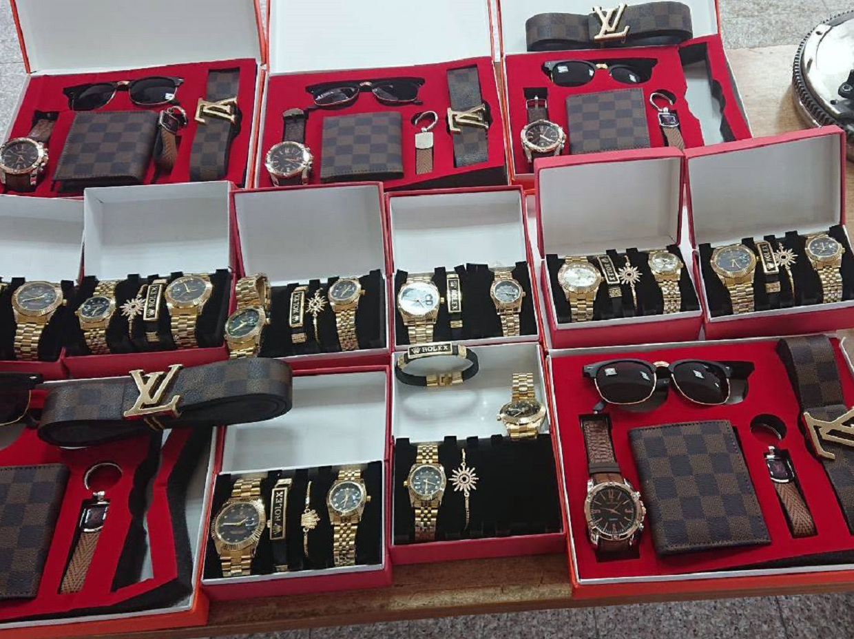 zaplenjeni setovi nakita i poyamanterije na Gradini 28 01 2021