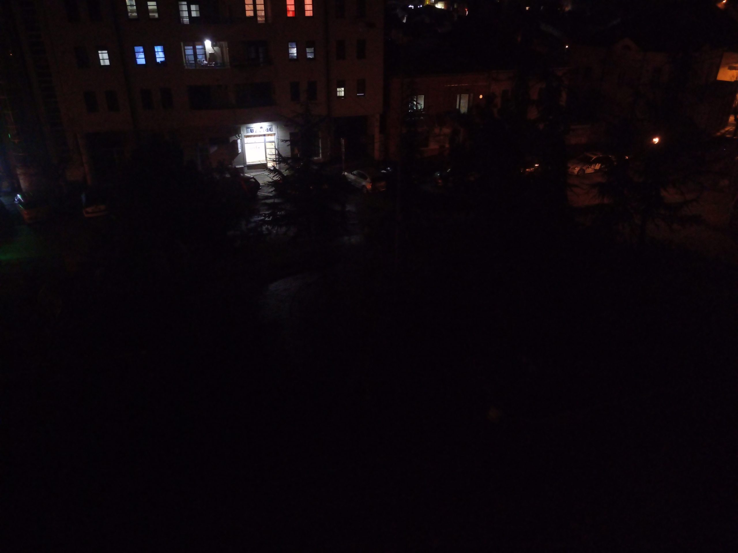 Trg Učitelj tase u mraku