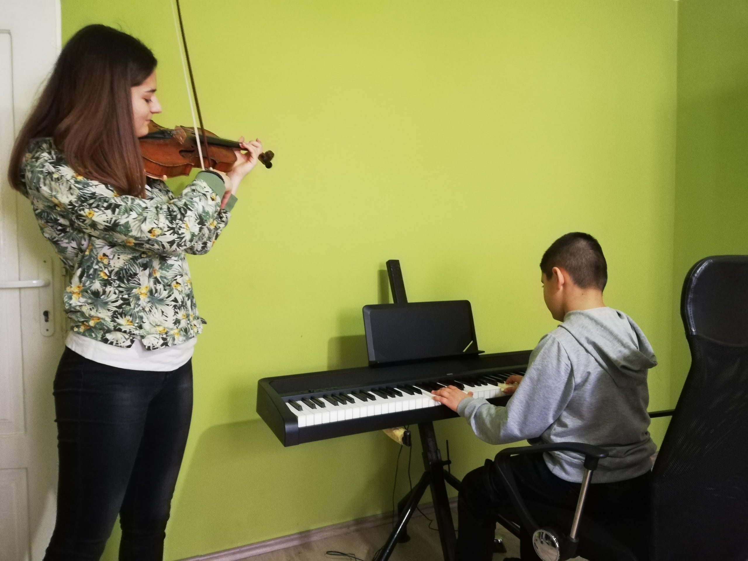 Porodica Stojanov iz Dimitrovgrada čuva muzičku tradiciju već četiri generacije 1 144744356 501840310799603 4037296974462147132 n scaled