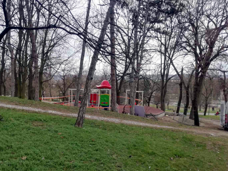 Raspisan tender za uređenje parka “Brđanka” u Aleksincu 11 Igraliste Brdjanka Aleksinac slika1 foto D A