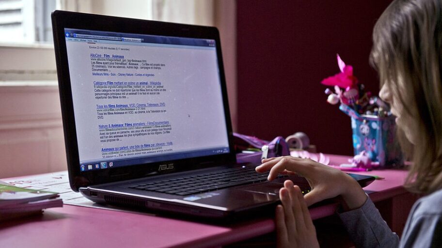 93276341 girlonline2