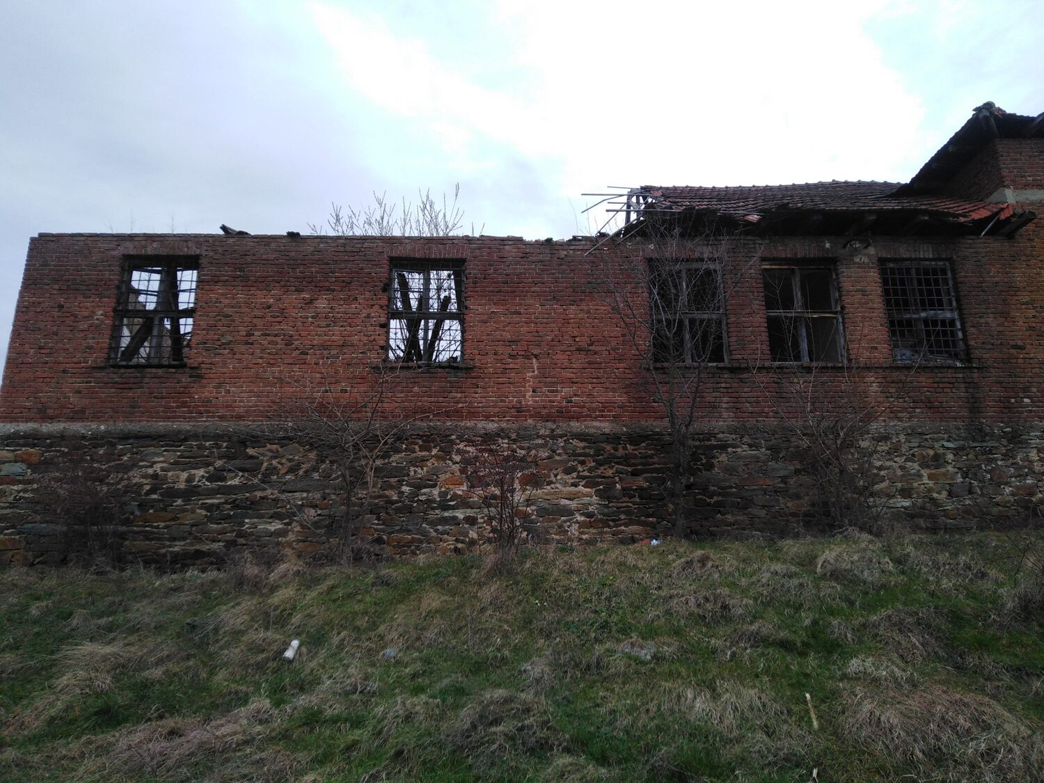 zapušten dom kulture Orašje