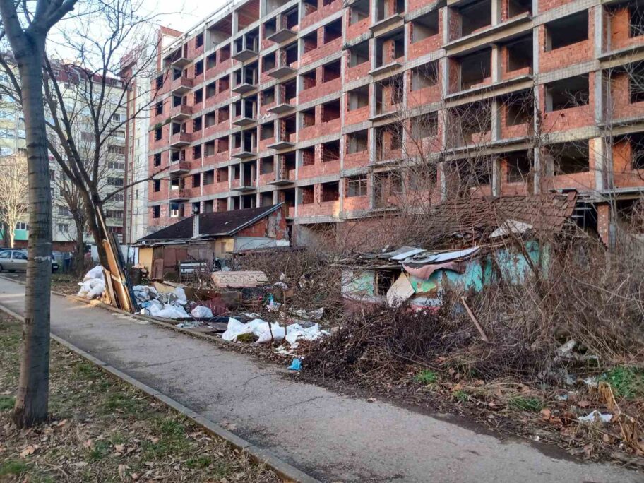 Divlja deponija u Ulici Branka Krsmanovića i dalje čeka rešenje zato što je na privatnom posedu 10 IMG 9719d876ba6ae3295dd44ea86a37ae6c V