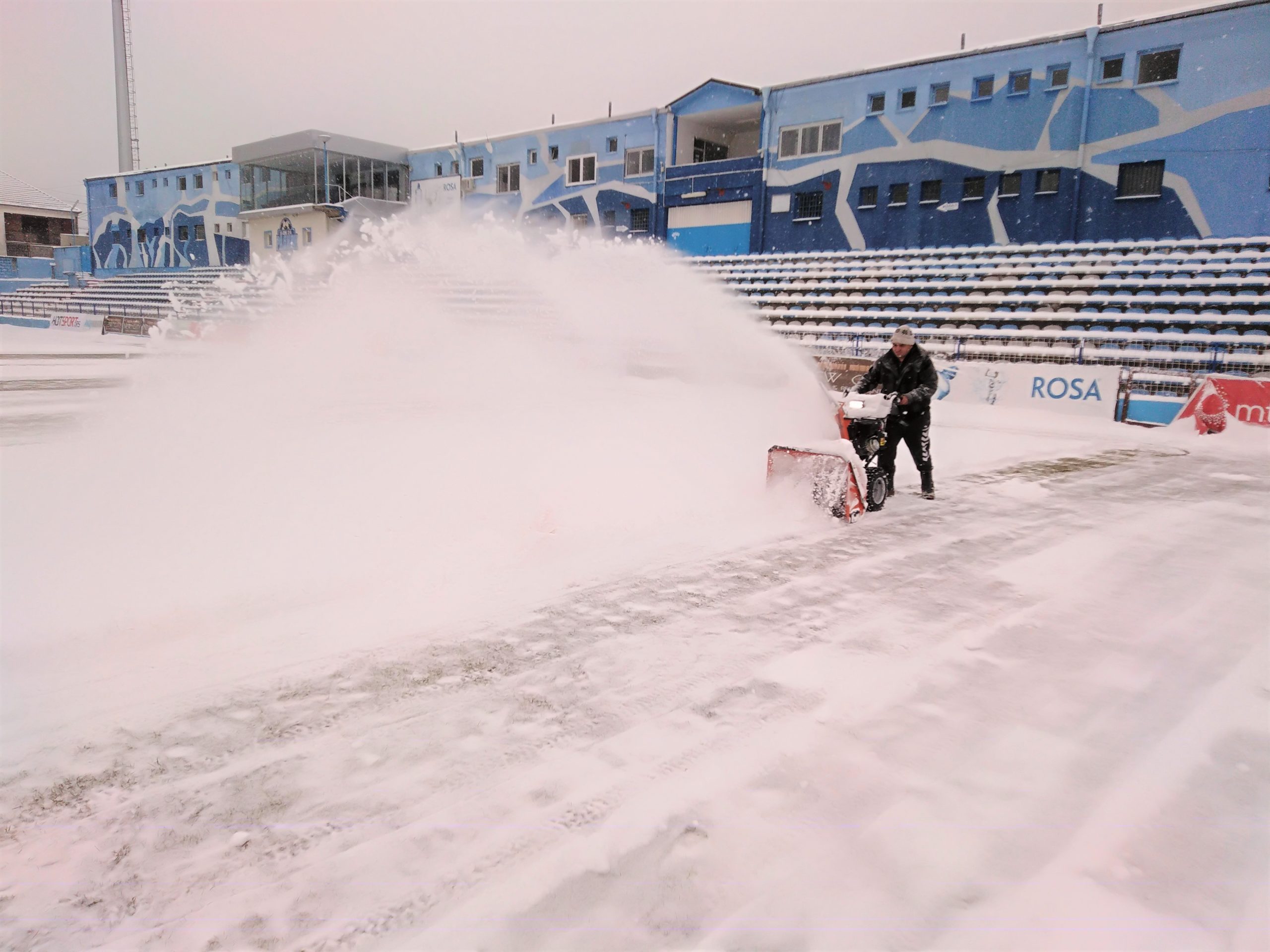 teren FK Radnik pod snegom 