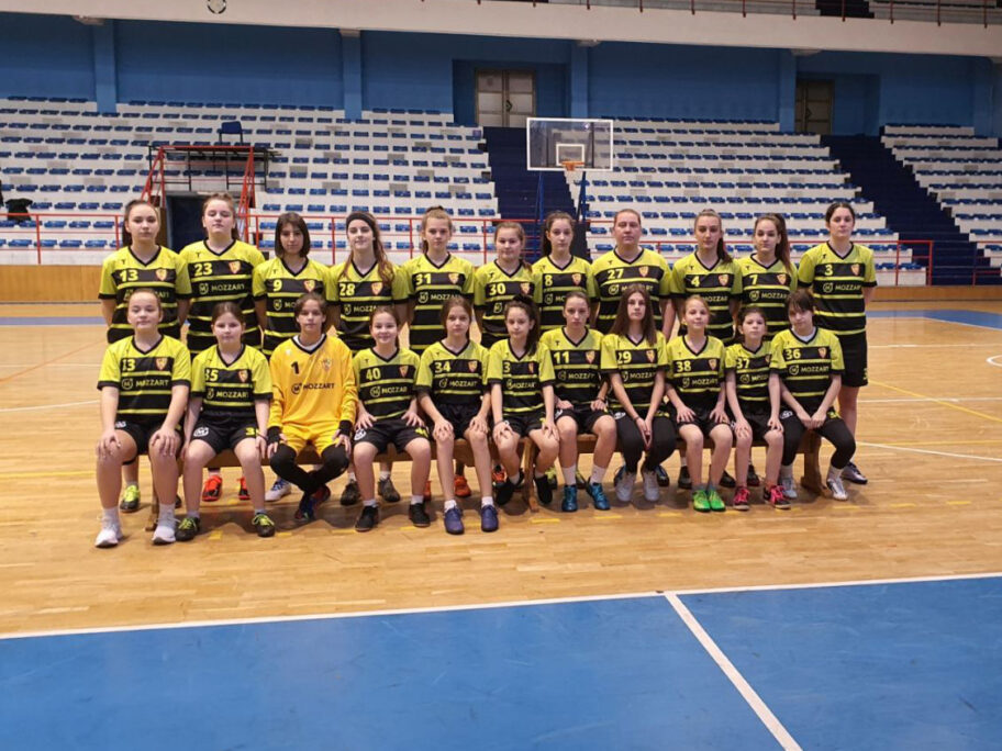 Mozzart "obukao" oko 300 sportistkinja kroz akciju "Novi dresovi za nove šampione" 11 ZFK Pozega naslovna 1